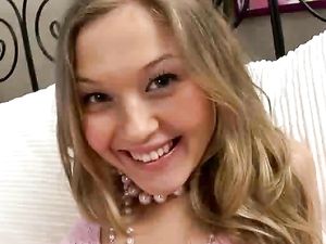 Adorable 18 Year Old Girl Gets A Sexy Rimjob